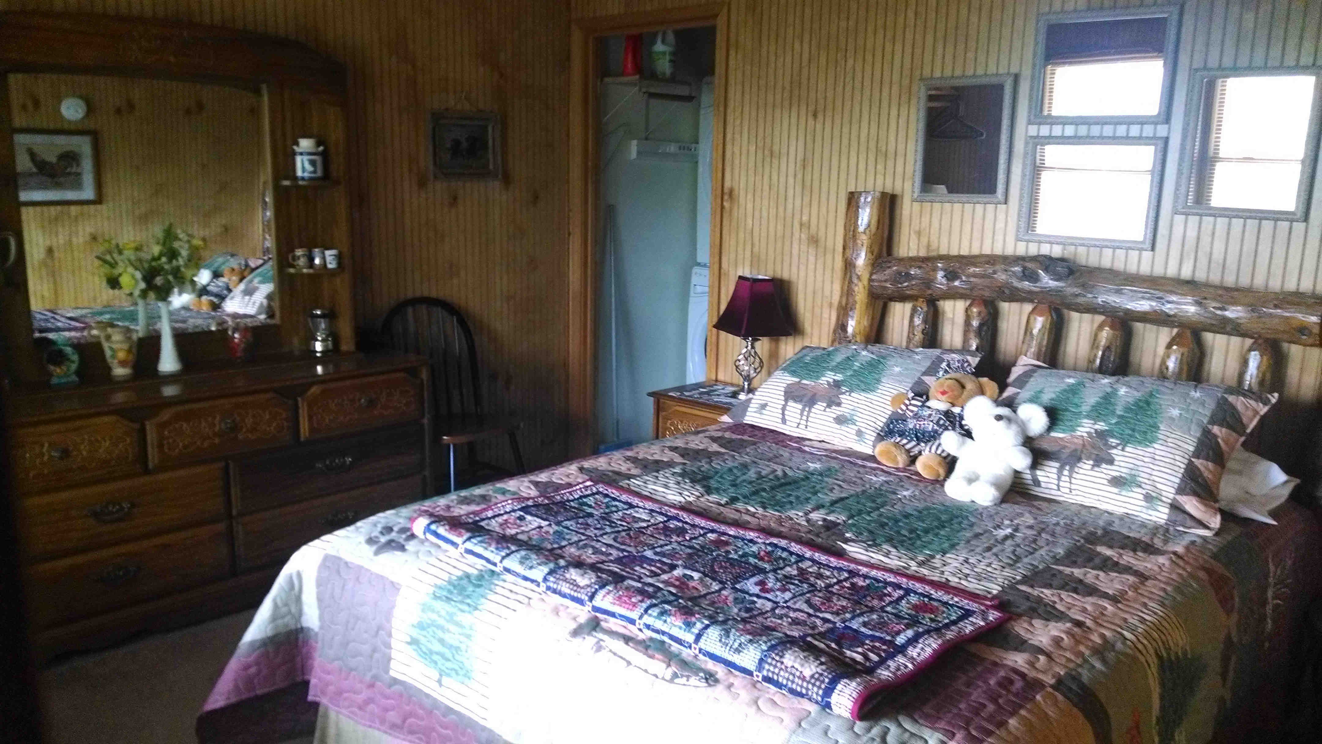 Cabin 2 Bedroom - 1 Queen