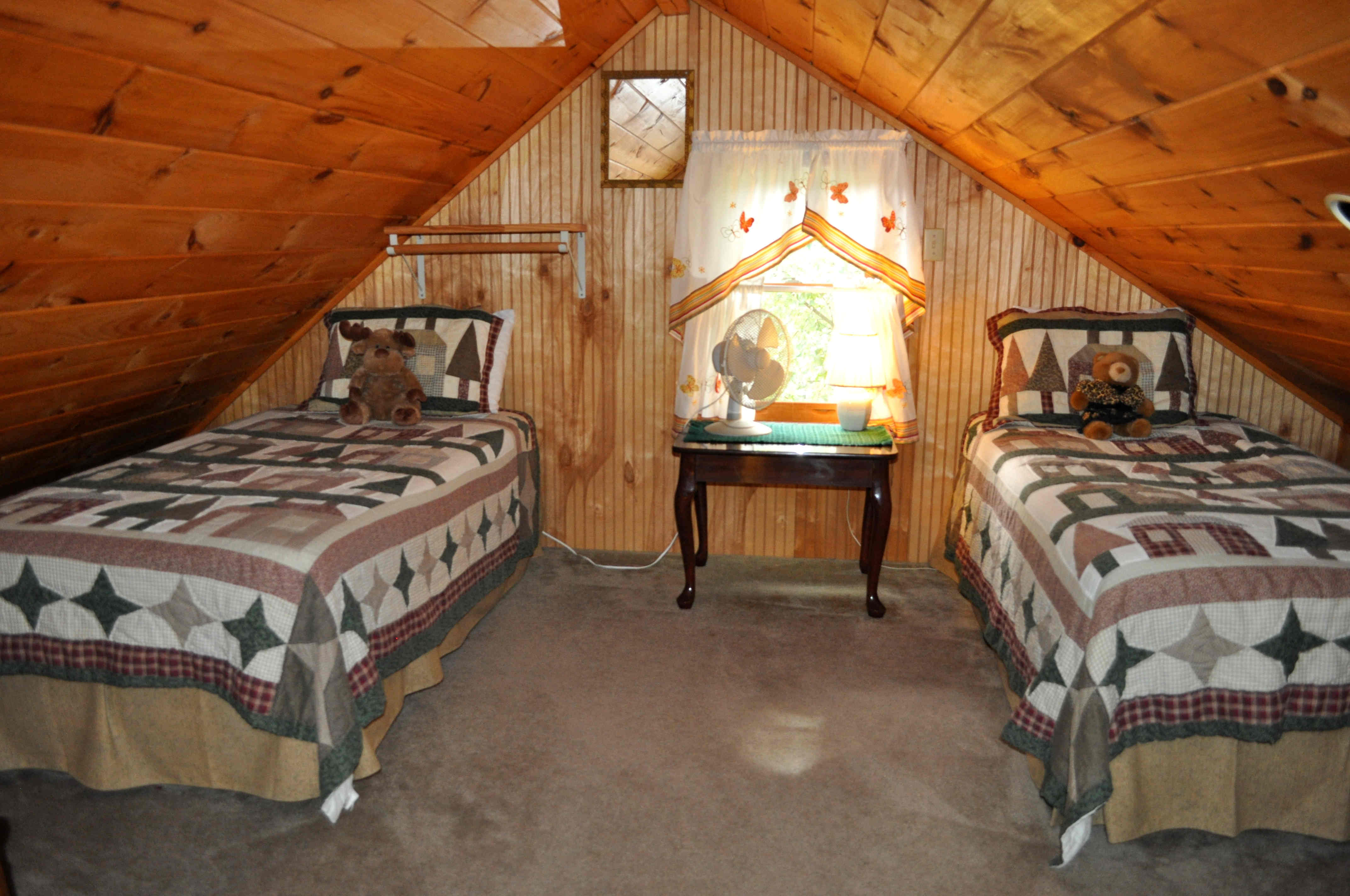 Cabin 2 Loft 1 - 2 Twins