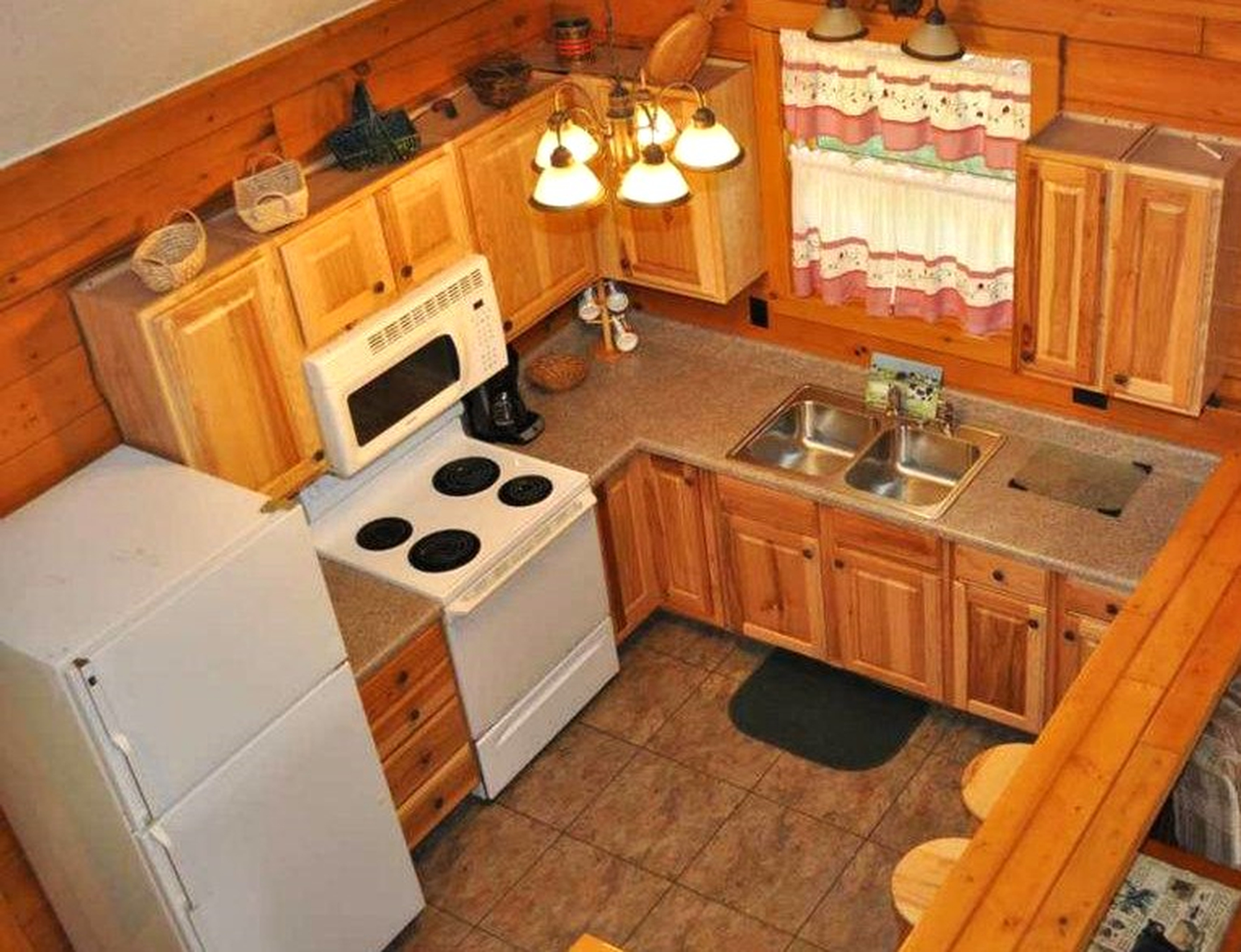 Cabin 3 Kitchen (2)