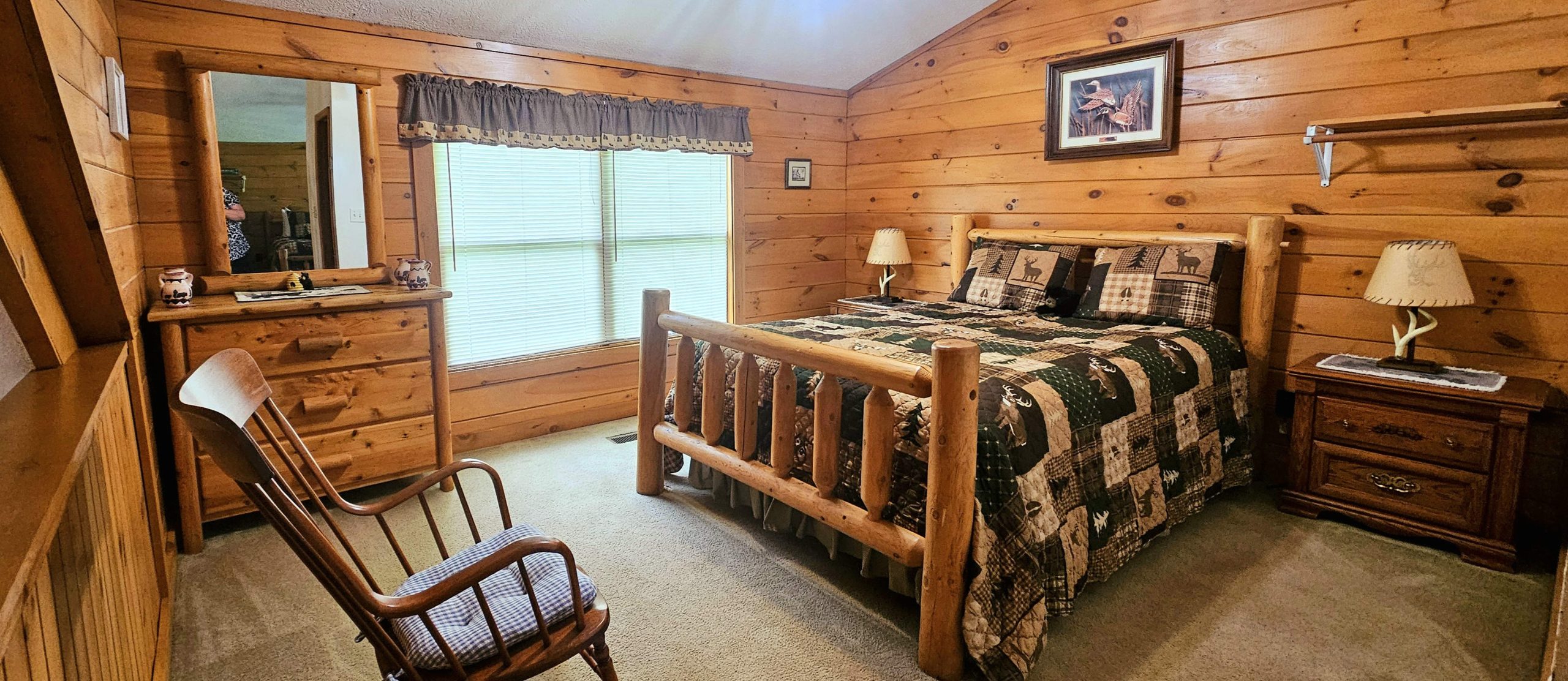 Cabin 3 Upstairs Loft - 1 Queen