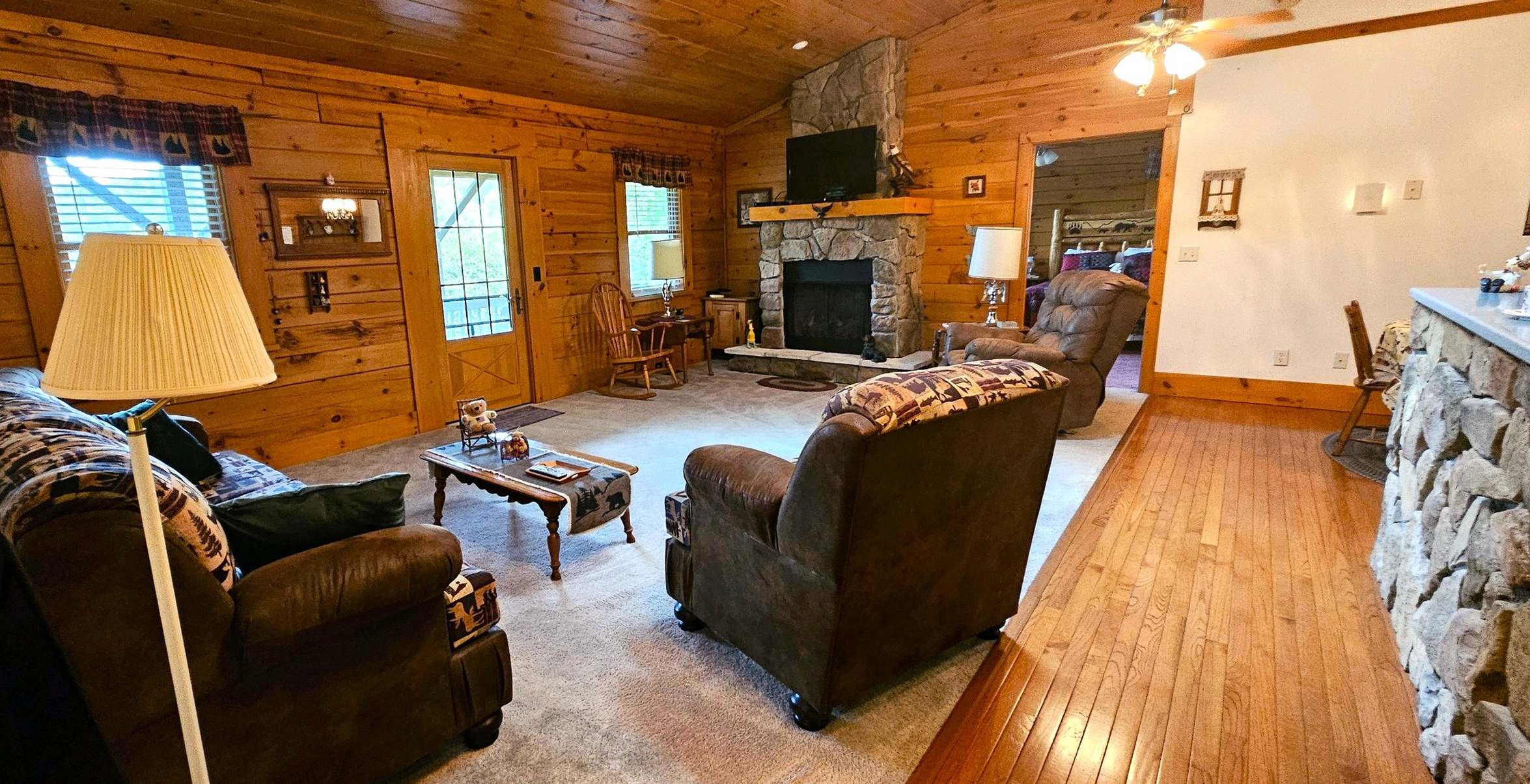 Cabin 5 Living Room 2